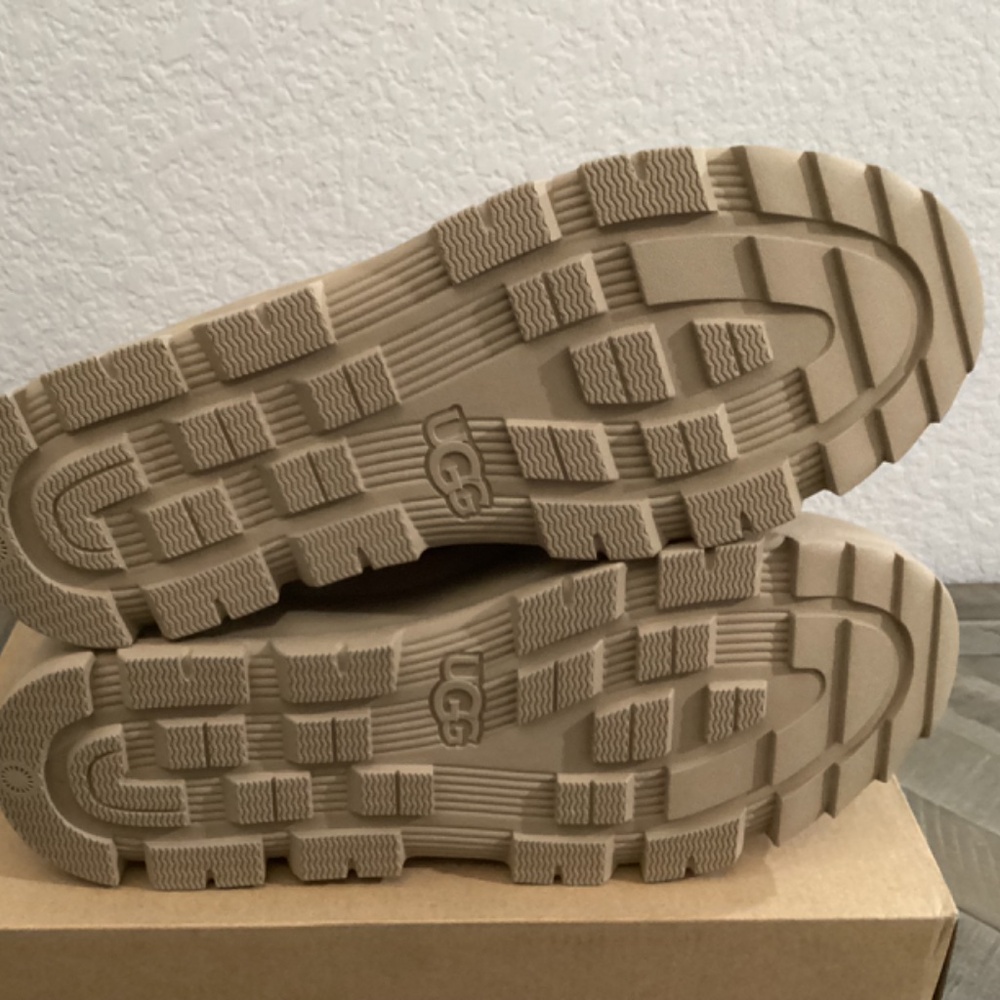 UGG® Women's The Ugg Lug Lace-Up Platform Boots, size 9.5 - Picture 8 of 9